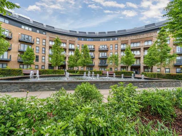 Flat for sale in Little Stanmore, Greater London