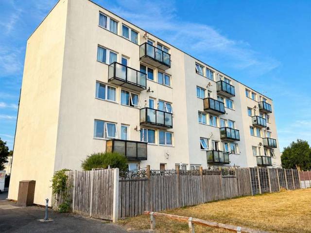 Flat for rent in Rowner, Middlecroft