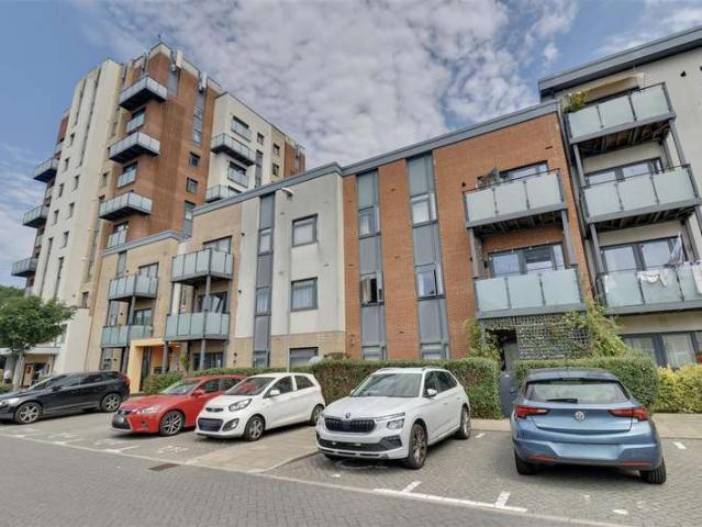 Flat for rent in Rowner, Middlecroft