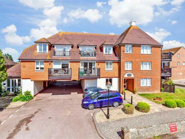 Flat for sale in Arundel, Clapham