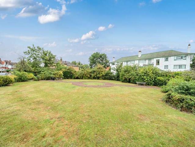 Flat for sale in Pinner, Isle Of Man