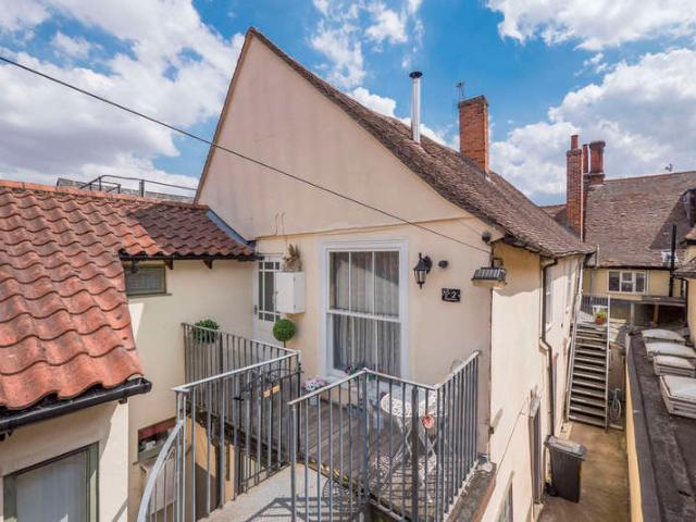 Flat for sale in Sudbury, Chelmondiston