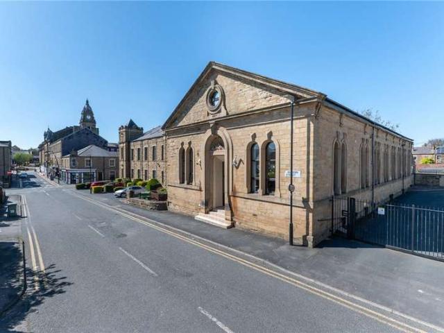 Flat for sale in West Yorkshire