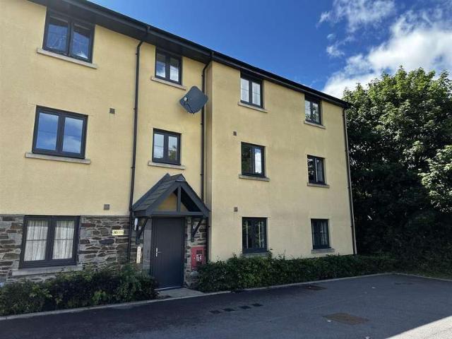 Flat for sale in Strode, Devon