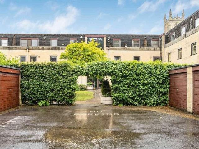Flat for sale in Chesterton, Fossebridge