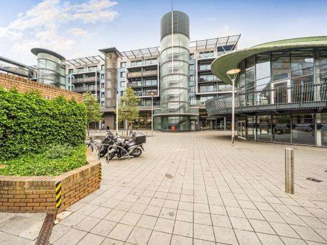 Flat for sale in Maidenhead