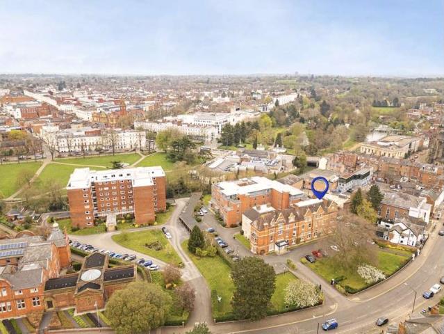 Flat for sale in Sydenham, Warwick