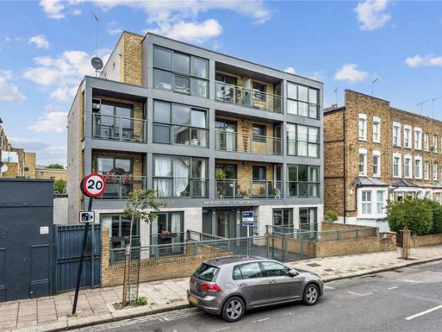 Flat for sale in Stoke Newington, Greater London