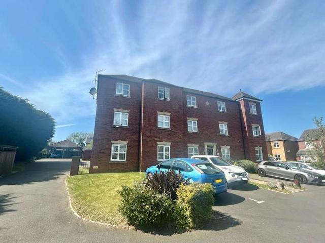 Flat for sale in Coseley, West Midlands