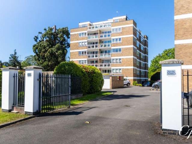 Flat for sale in Golden Valley, Gloucestershire