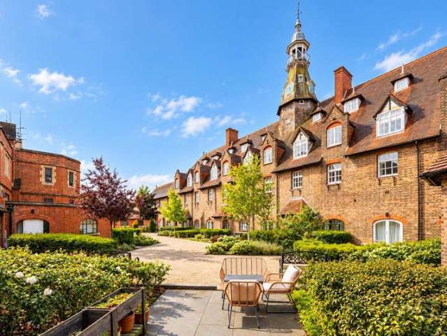 Flat for sale in Haywards Heath, Mid Sussex