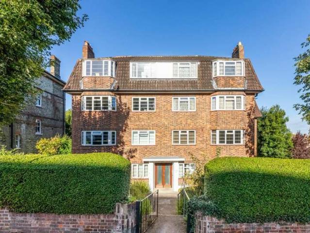 Flat for sale in West Norwood, Greater London