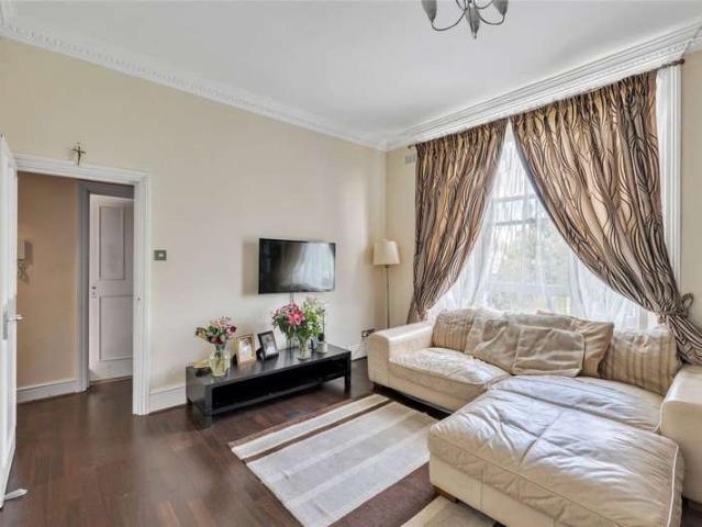 Flat for sale in Maida Vale, Greater London