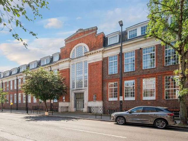 Flat for sale in Kentish Town, Greater London