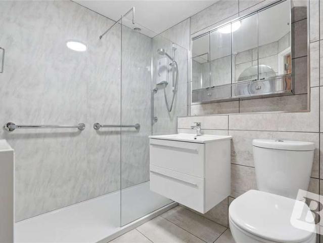 Flat for sale in Grays, Essex