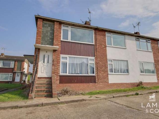 Flat for sale in Holland-on-Sea, Dale Hill