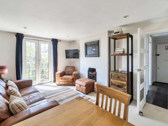 Flat for sale in North Sheen, Greater London