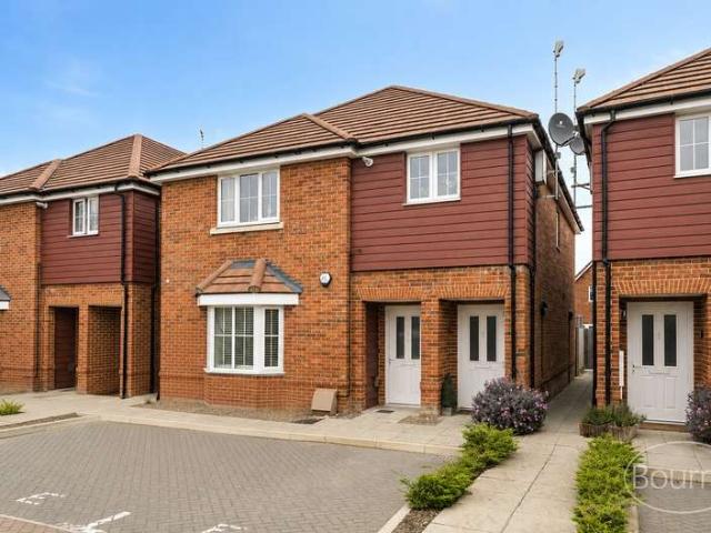 Flat for sale in Westborough, Surrey
