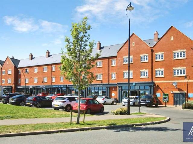 Flat for sale in Brackley, Northamptonshire