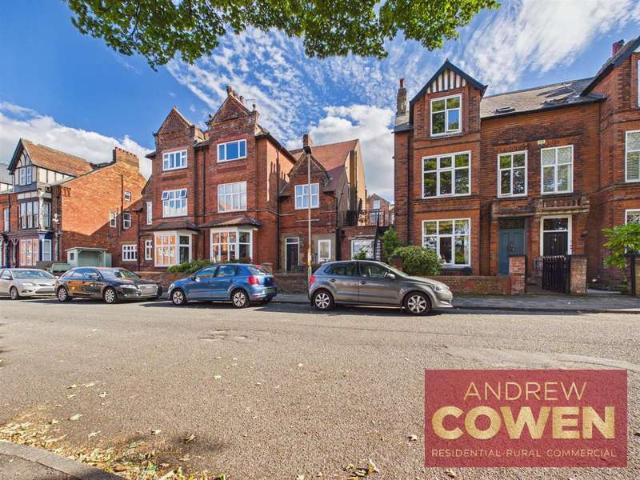 Flat for sale in South Cliff, Scarborough