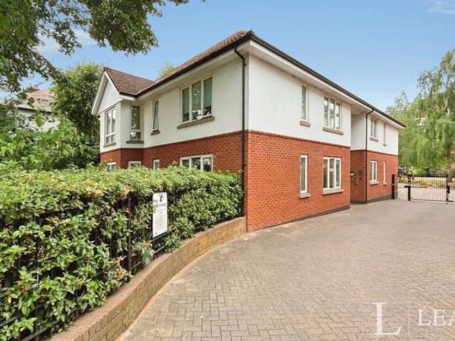 Flat for rent in South Woodford, Greater London