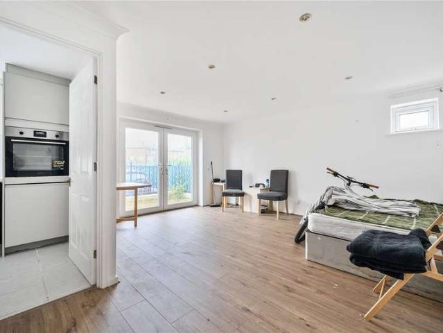 Flat for sale in Roedean