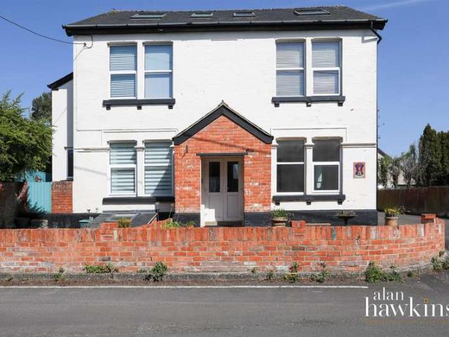 Flat for sale in Purton, Wiltshire