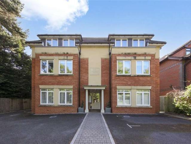 Flat for sale in London Borough of Croydon, Purley