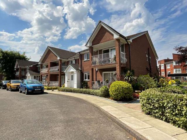 Flat for sale in Southport, Sefton