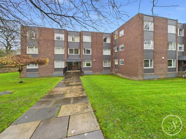 Flat for sale in Roundhay, West Yorkshire