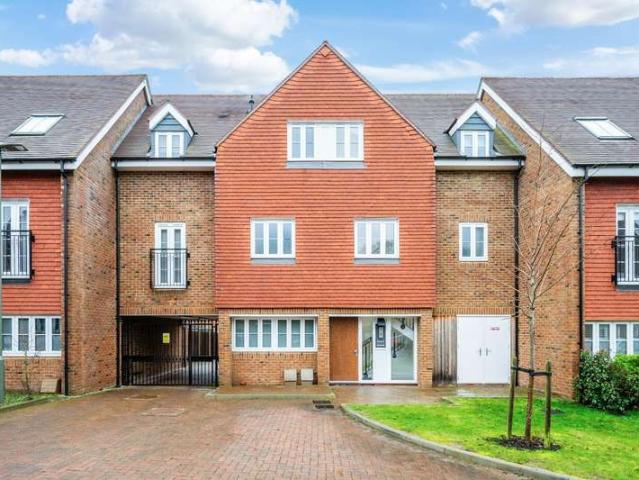 Flat for sale in Red Hill, Surrey
