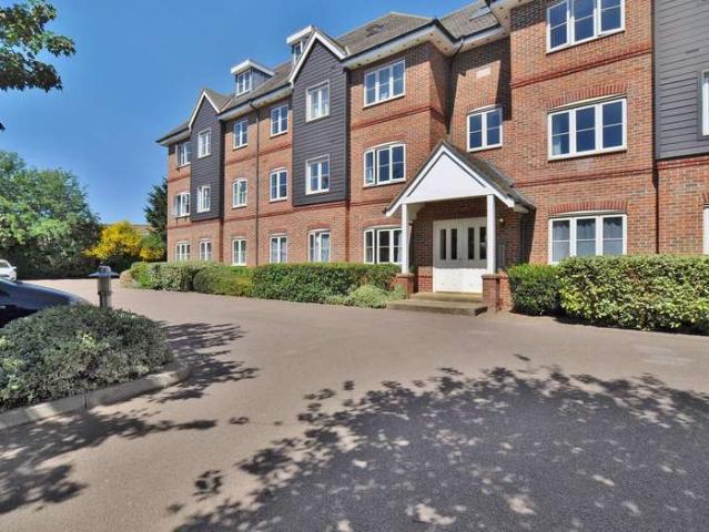 Flat for sale in King's Walden, Hertfordshire
