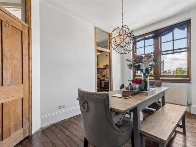 Flat for sale in London Borough of Hounslow, Greater London