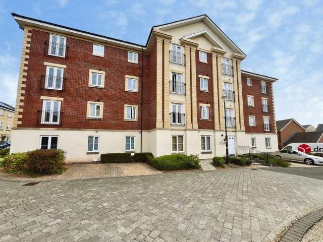 Flat for sale in Abbey Farm, Blunsdon St Andrew
