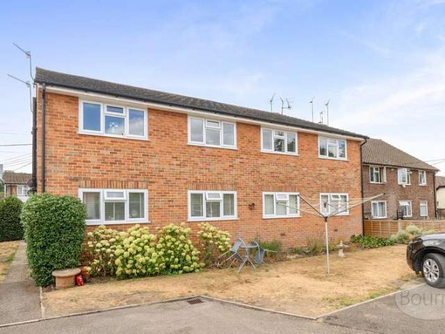 Flat for sale in Fole, Surrey