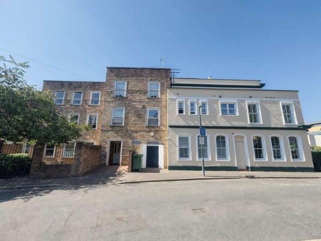 Flat for sale in St Margarets, Greater London