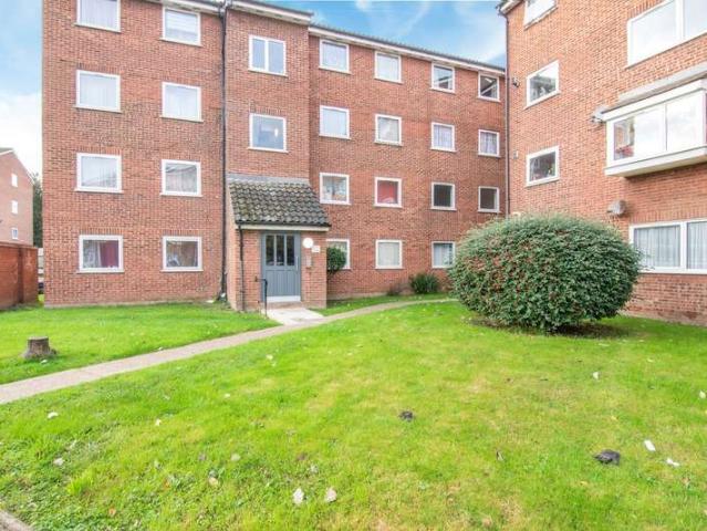 Flat for sale in London Borough of Barking and Dagenham, Greater London