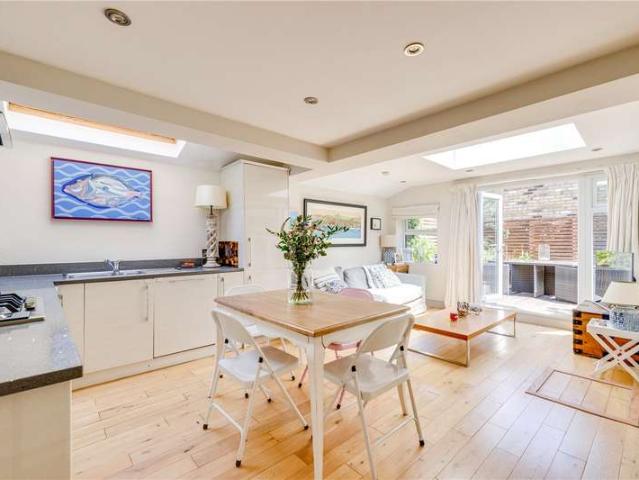 Flat for sale in Sands End, Greater London