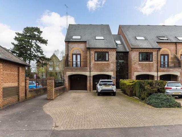 Flat for sale in Caldecott, Dromore