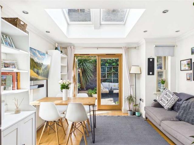 Flat for sale in Herne Hill, Greater London