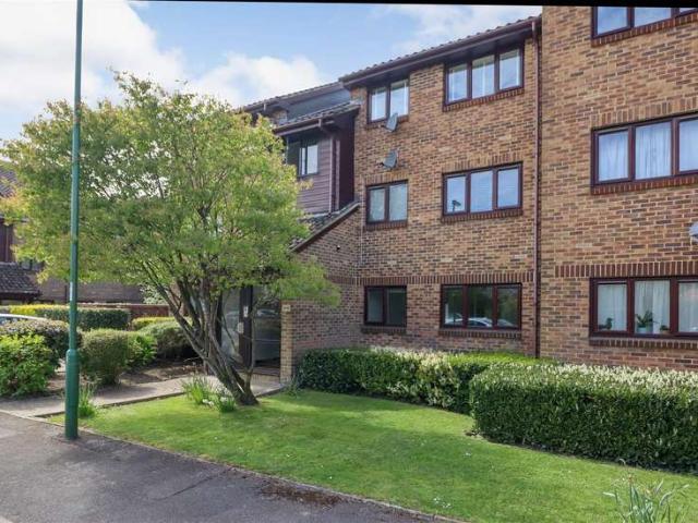 Flat for sale in Wickhurst Green, Horsham