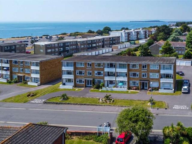 Flat for sale in Highcliffe