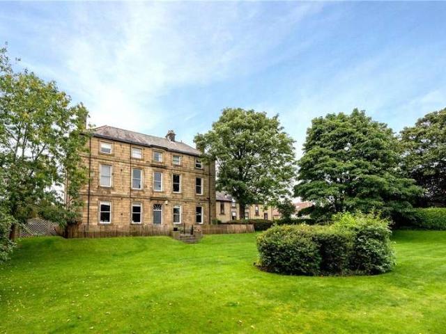 Flat for sale in Gildersome, West Yorkshire