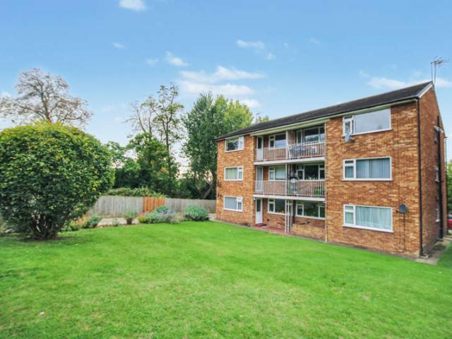 Flat for sale in Harrow On The Hill, Greater London