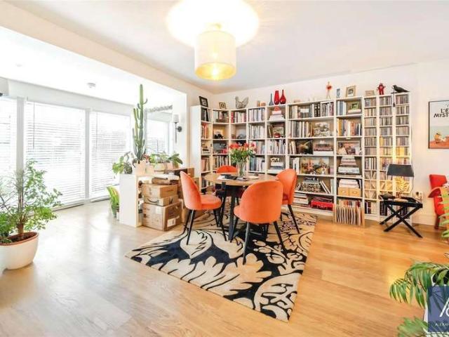 Flat for sale in Croughton, West Northamptonshire