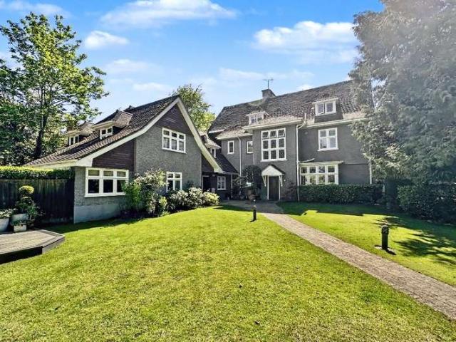 Flat for sale in Talbot Village, Bournemouth