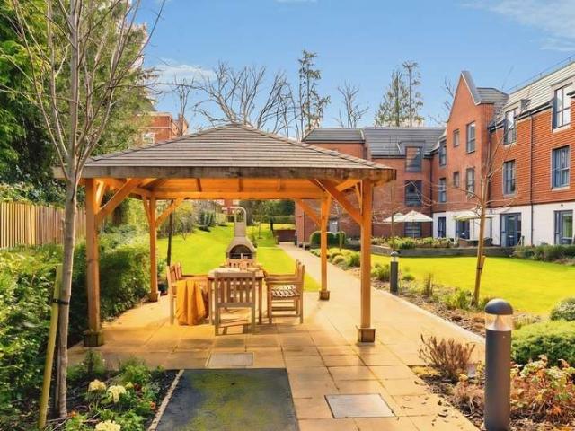 Flat for sale in Buckler's Park, Crowthorne