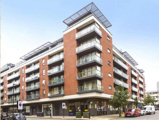 Flat for sale in Finsbury, Greater London