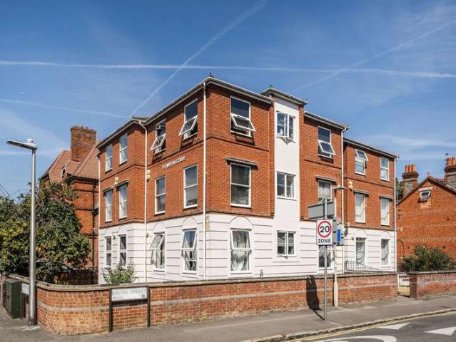 Flat for sale in Katesgrove, Reading