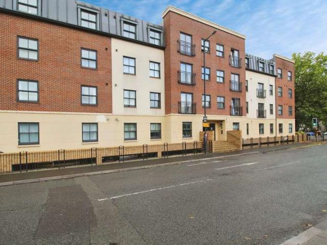 Flat for sale in Redcliffe, Feckenham